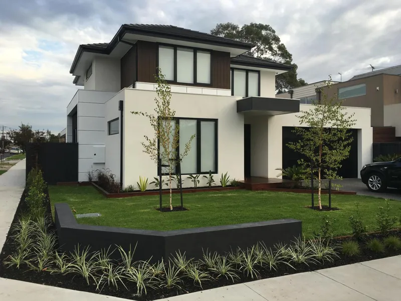 Immaculately presented 4 bedroom executive residence right in the heart of Bentleigh East