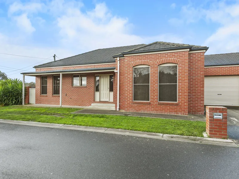 MODERN THREE BEDROOM, TWO BATHROOM UNIT