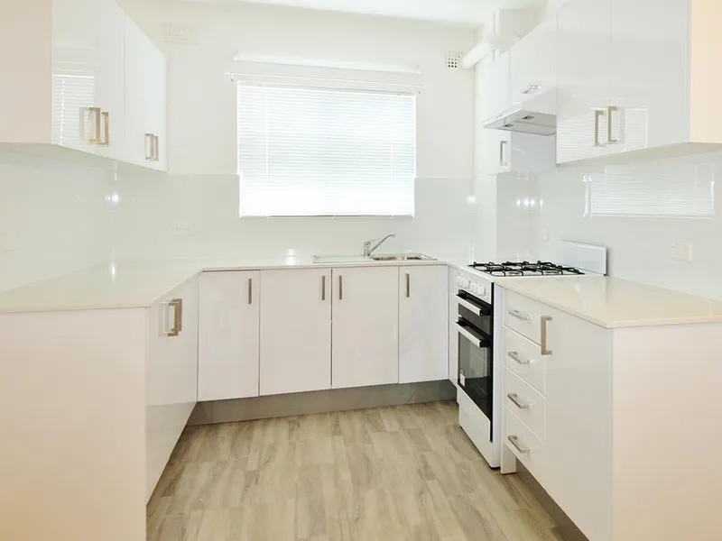 BEAUTIFULLY RENOVATED – WALK TO SHOPS
