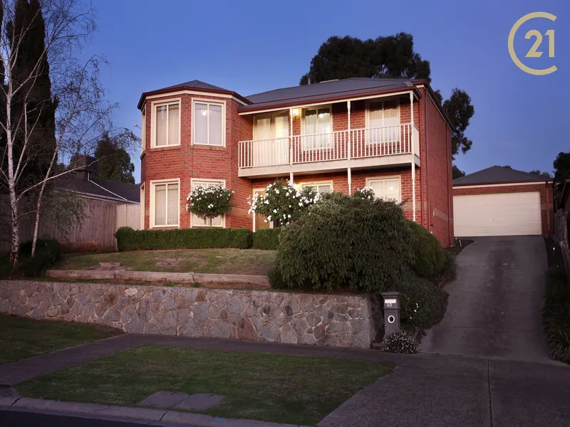 OATLANDS ESTATE, STREET APPEAL, AND WOW THE VIEWS!!