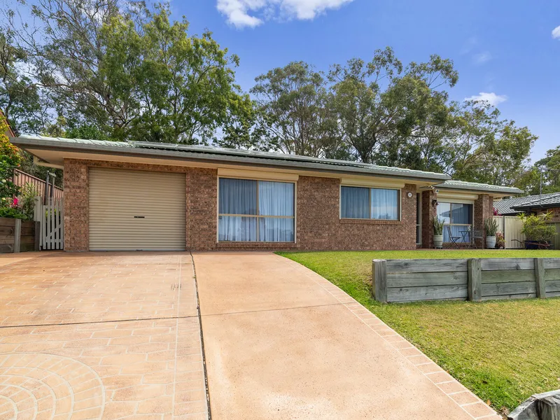 Beautifully Renovated Entertainer in an Outstanding Location!