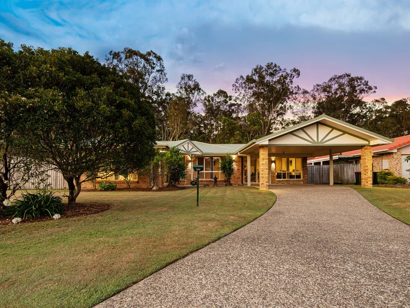 Whisper Quiet Family Retreat Backing Onto Parklands