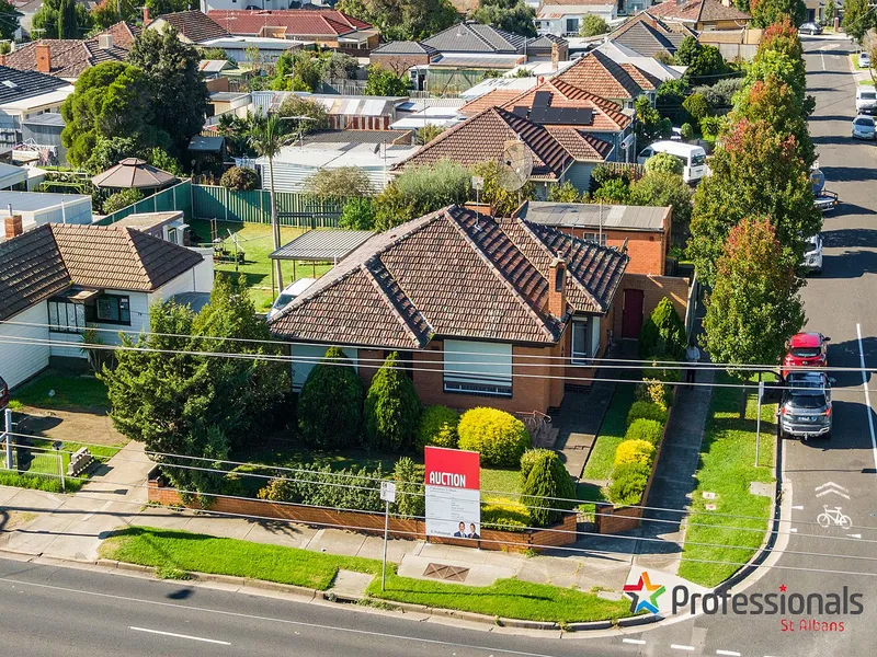 EXECUTOR AUCTION - Corner Block In Golden Location!