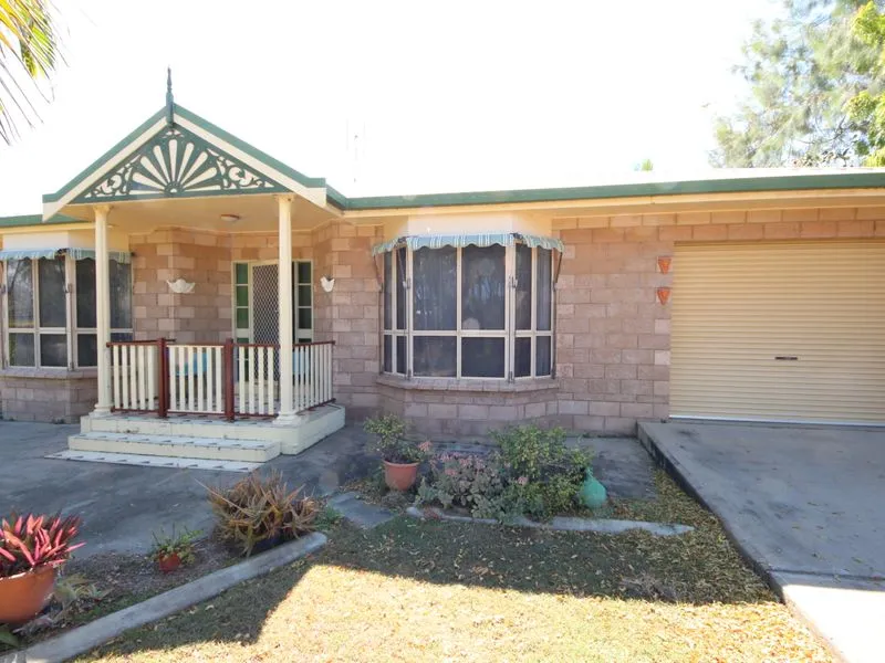 SPLIT BLOCK RESIDENCE AT ALVA BEACH!