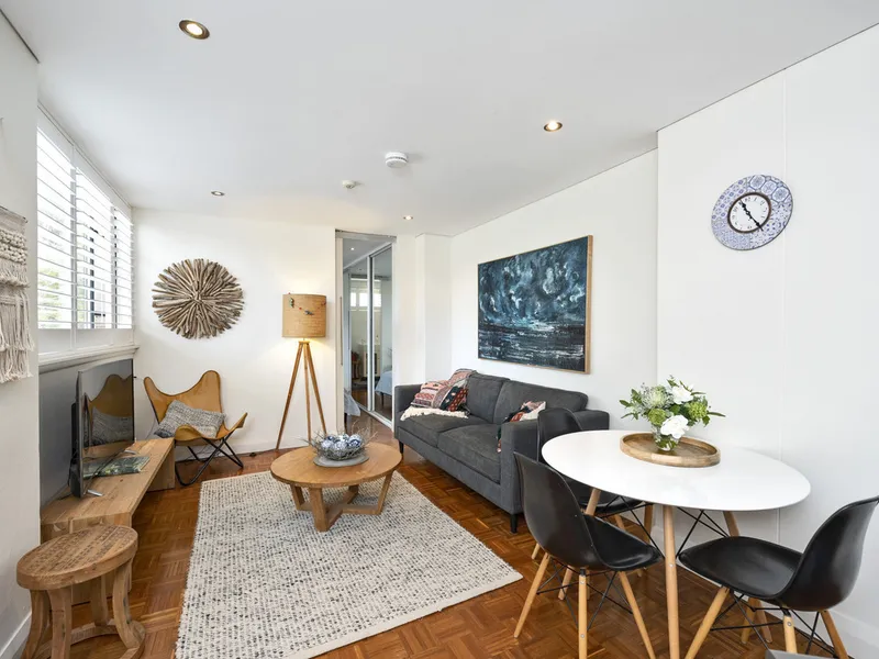 Waterfront building with Harbourside pool and BBQ