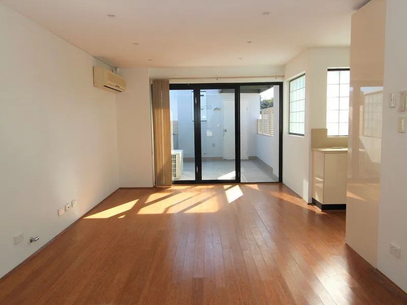 LOVELY 2 BEDROOMS FLAT IN THE HEART OF MARRICKVILLE