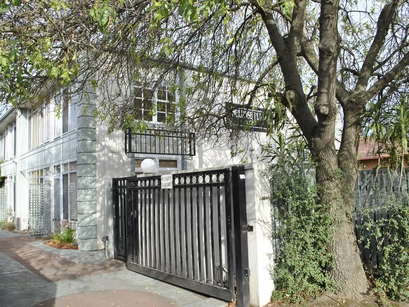 Modern One Bedroom Loft Style Apartment