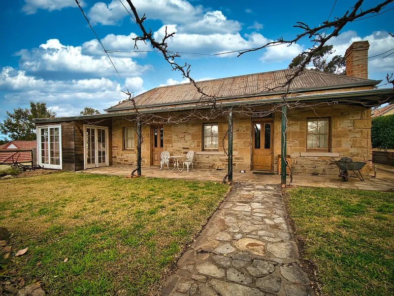 Character Filled, Cottage Living In Rylstone
