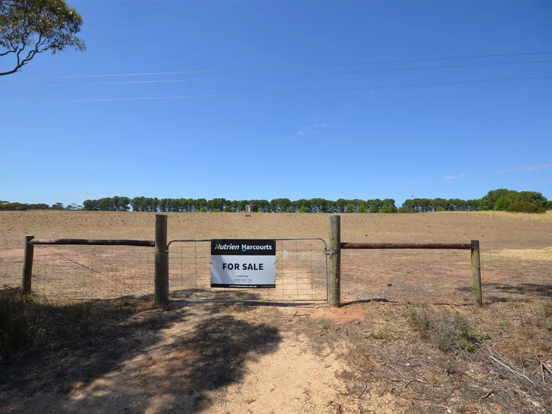 7.6 Acre Hobby Farm