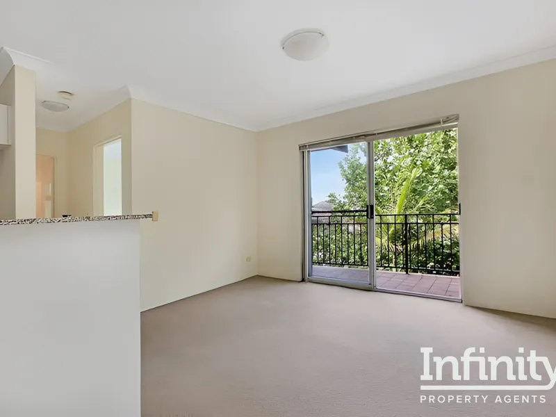 LARGE RENOVATED ONE-BEDROOM CLOSE TO UNSW