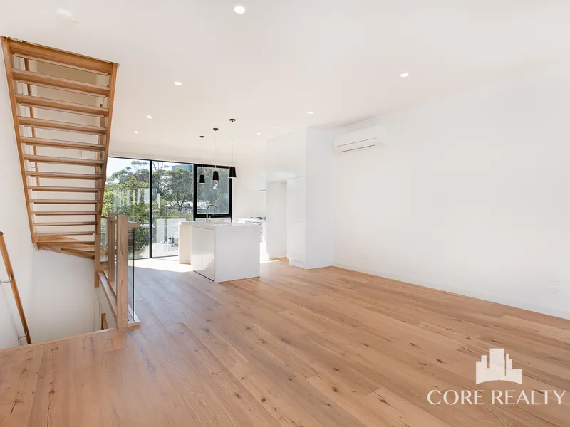 Beautiful 3 bed 3 bath townhouse available!