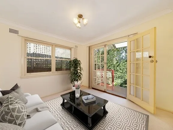 PERFECTLY POSITIONED PRIVATE & SPACIOUS FLAT