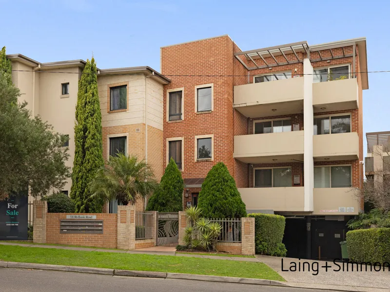 Family Unit In Convenient Location!