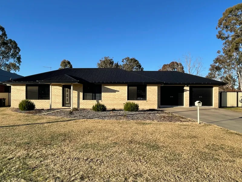 Beautiful 3 Bedroom Brick Veneer Home