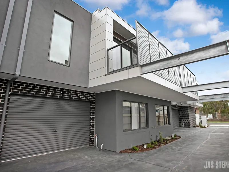 NEAR NEW AND READY TO MAKE A HOME