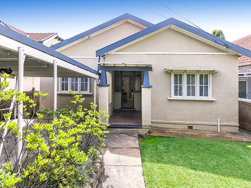 COMFORTABLE FAMILY HOME WITH POTENTIAL AND A SUNDRENCHED YARD