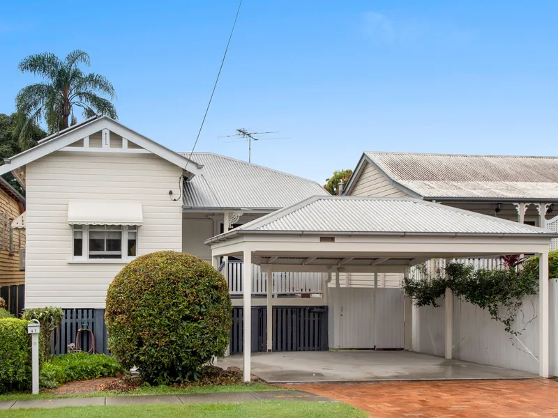 5kms to the CBD from Your Cute Colonial with Pretty Back Garden