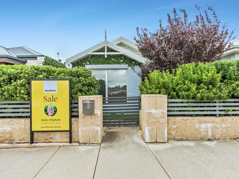 DELIGHTFUL HOME IN GREAT LOCATION WILL GO QUICK!