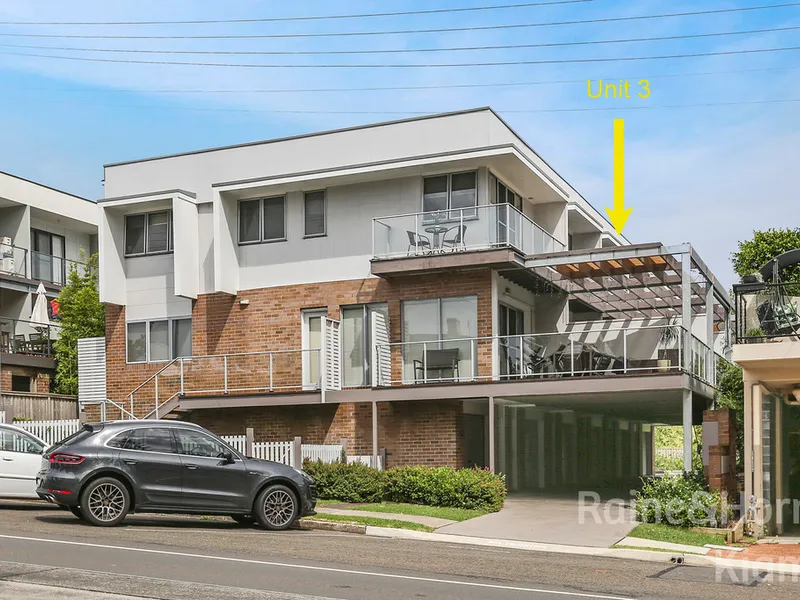 SECONDS FROM SURF BEACH!