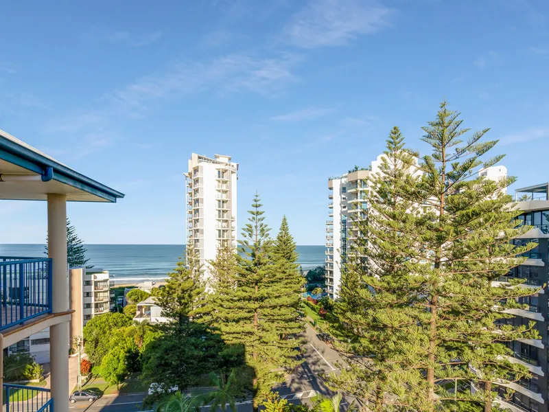 Sub-Penthouse -Fabulous Ocean & Hinterland Views - 2 Secure Car Spaces