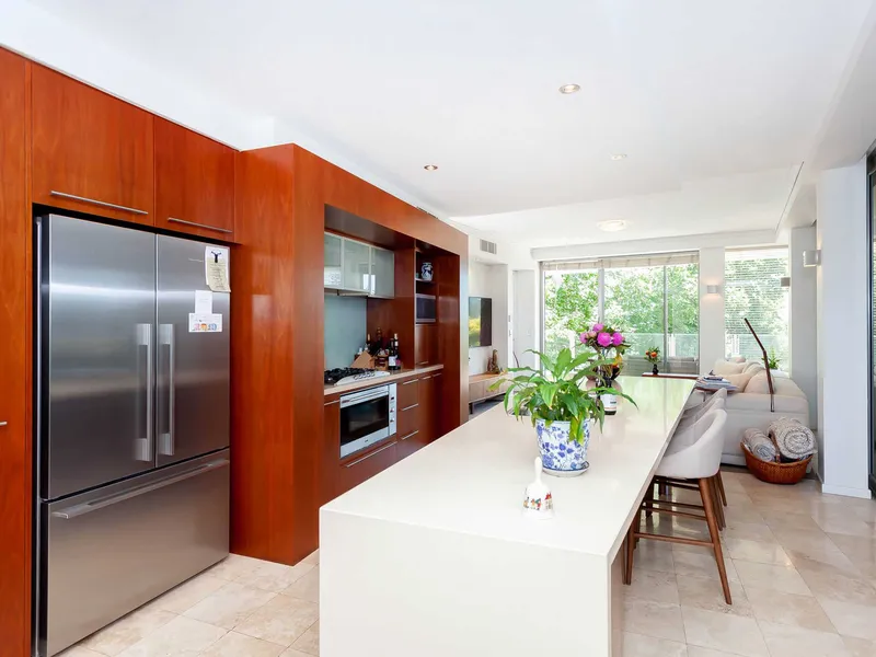 AMAZINGLY BEAUTIFUL 3 X 2 APARTMENT IN SECURE COMPLEX WITH VIEWS TO KINGS PARK!