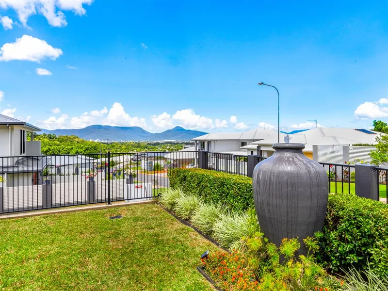 Fabulous WOW factor , Amazing City & Mountain views & Super Spacious  292.5m2  Master Builders Award Winning Home 2018