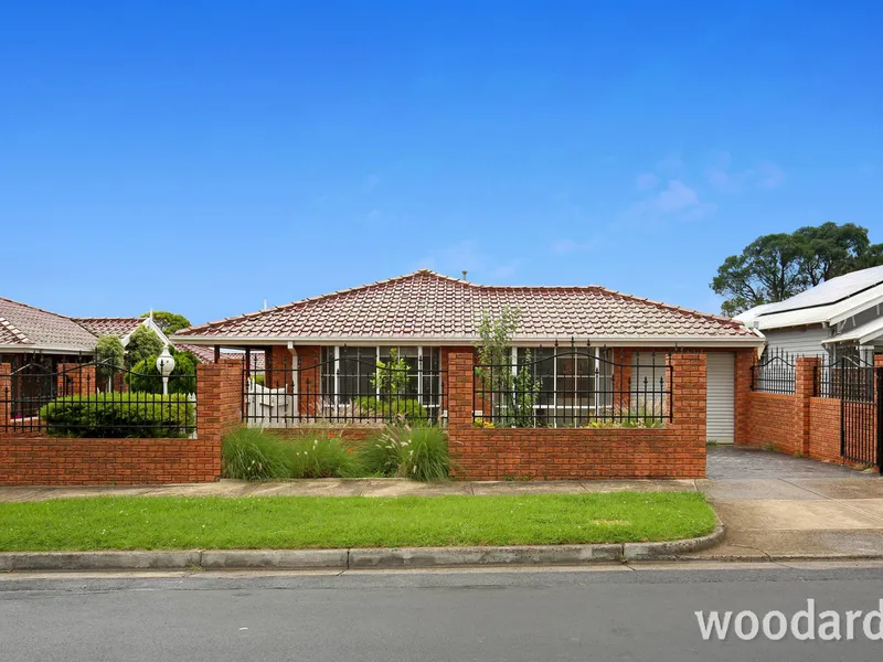 Enticing Single Level Unit, in Gold Location