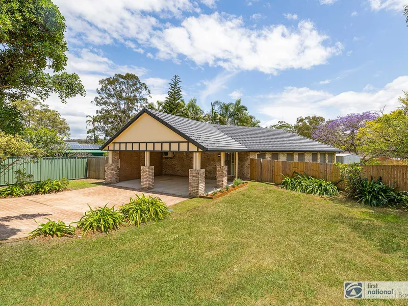 Immaculate Brick home - Side Access - Central Location - 966m2