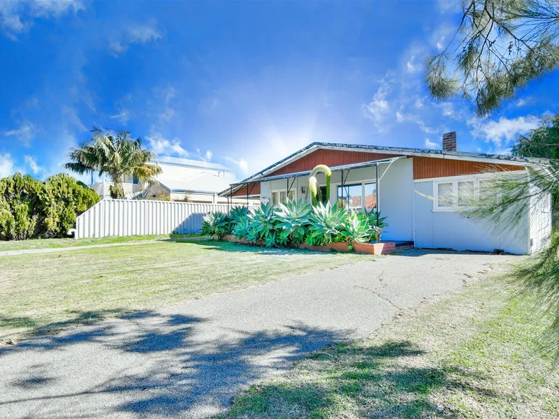 Palm Beach - 1066m2 block = Options Galore