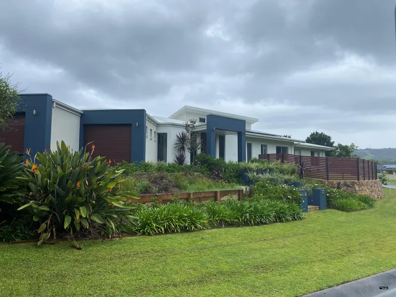 EXECUTIVE FAMILY HOME READY TO GO !