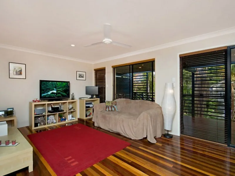 One Bedroom Unit in Trendy Hawthorne
