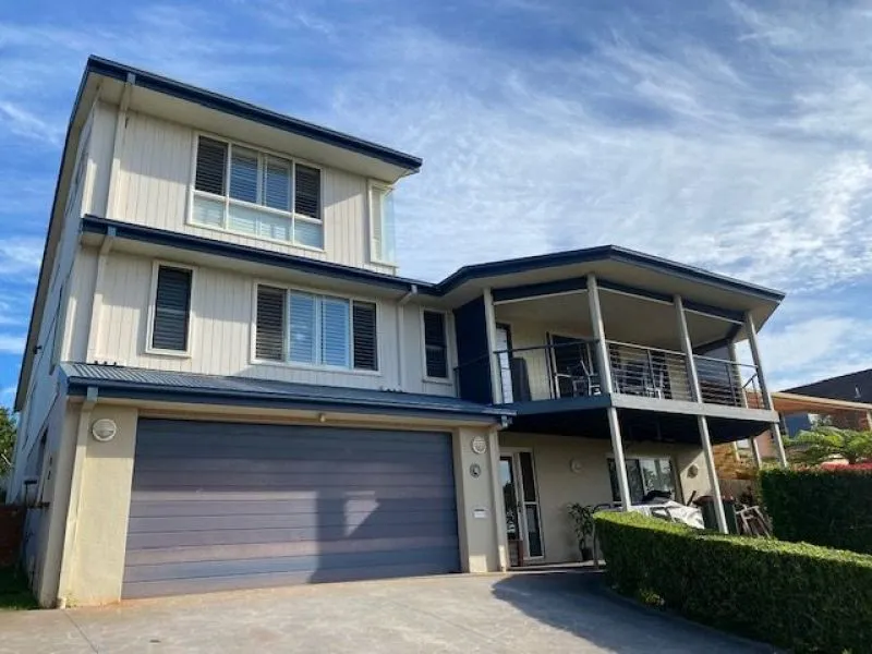 FULLY FURNISHED - EXECUTIVE ELEVATED 3 STOREY HOME, 4 BEDROOM, 3 BATHROOM, POOL, CLOSE TO CBD. 6 Month Lease.