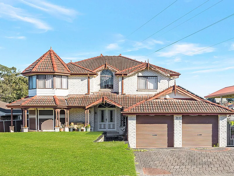 Impressive Family Home ON A Large Block!