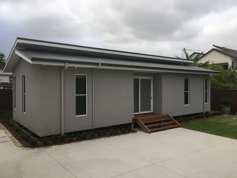 NEAR NEW MODERN HOME  