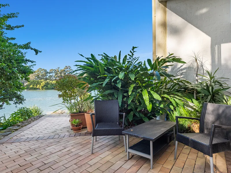 Waterfront Serenity On Exclusive Currumbin Estuary, Ocean Access