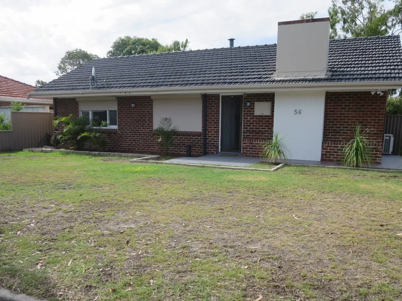 SUPERB LOCATION. COMFY CHARACTER 3 BEDROOM COTTAGE.