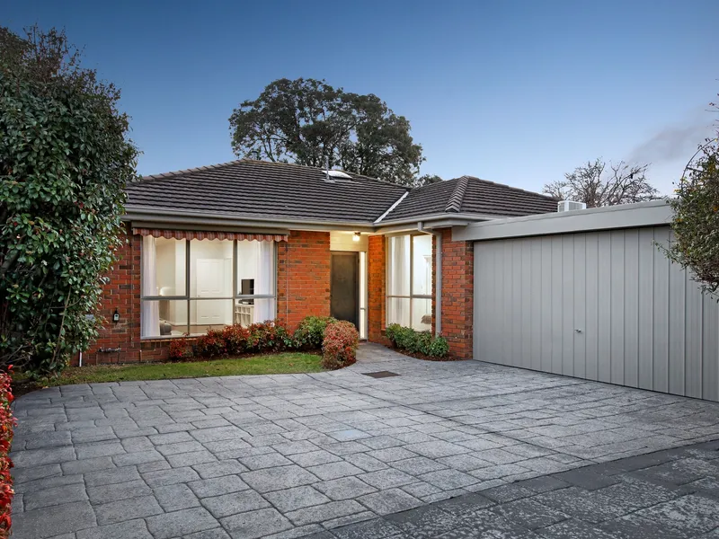 Single Level Distinction with Delightful Garden Aspects