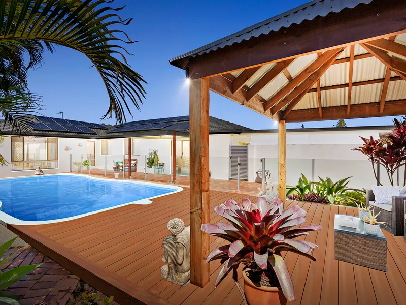 RESORT STYLE SINGLE LEVEL FAMILY ENTERTAINER