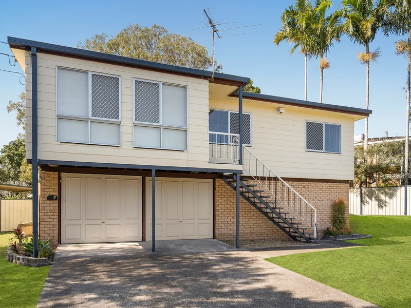 IMPECCABLE FAMILY HOME WITH SIDE ACCESS!