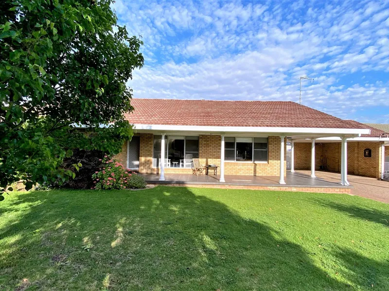IDEAL LOCATION WITH PLENTY OF SPACE