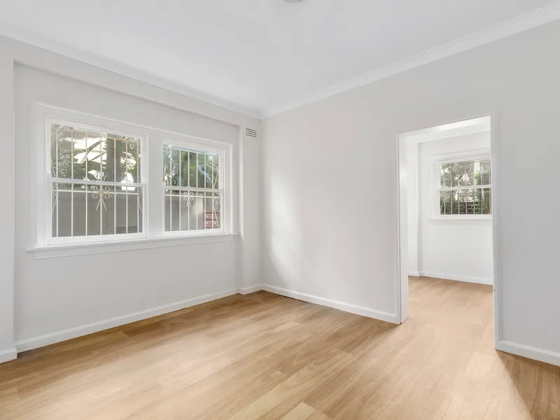1 bedroom plus sunroom in the heart of Manly