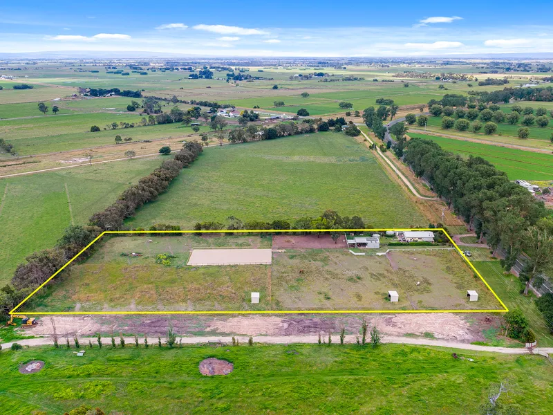 Location & Acerage, Just add your horse. 
