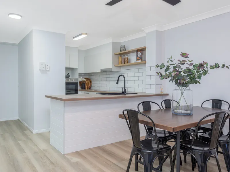 STUNNING RENOVATED APARTMENT WITH LARGE COURTYARD