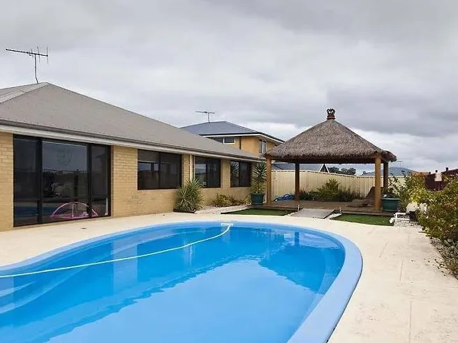 A HOME WITH EVERYTHING IN SETTLERS HILLS BALDIVIS! 