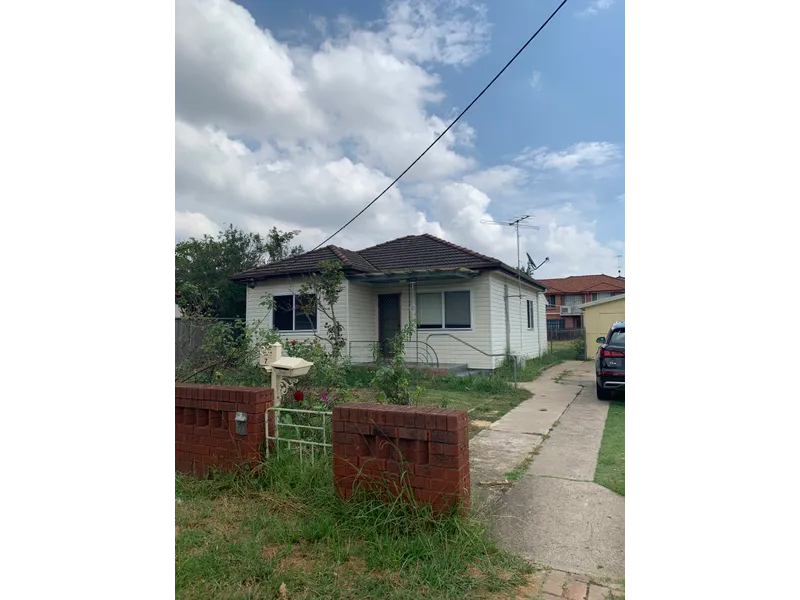 FULLY RENVOVATED 2BRM HOUSE IN AN IDEAL LOCATION