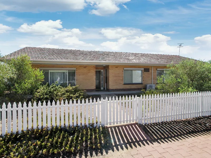 Welcoming home positioned on spacious allotment
