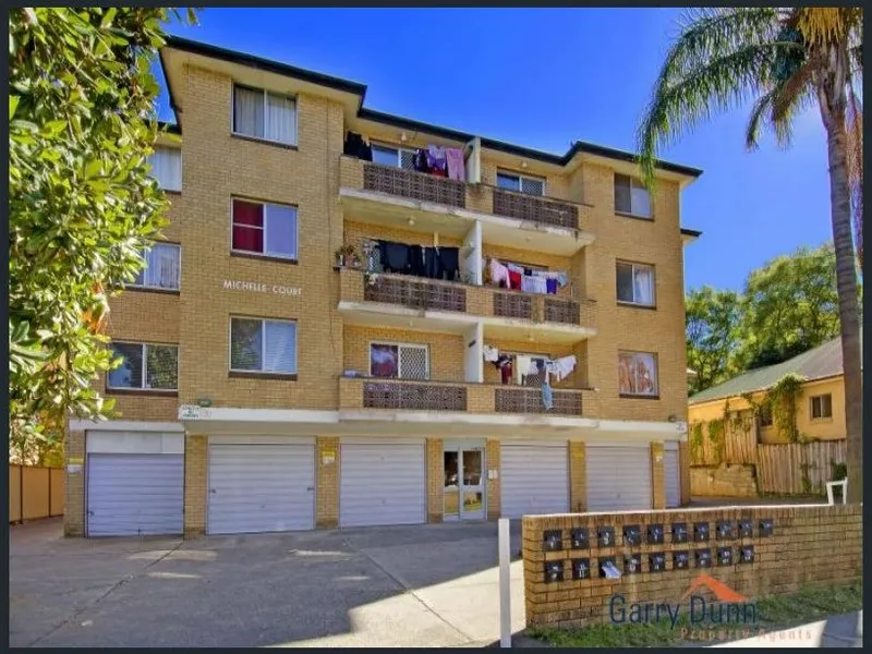 2 BEDROOM UNIT WITH LUG ! ! ! ! !