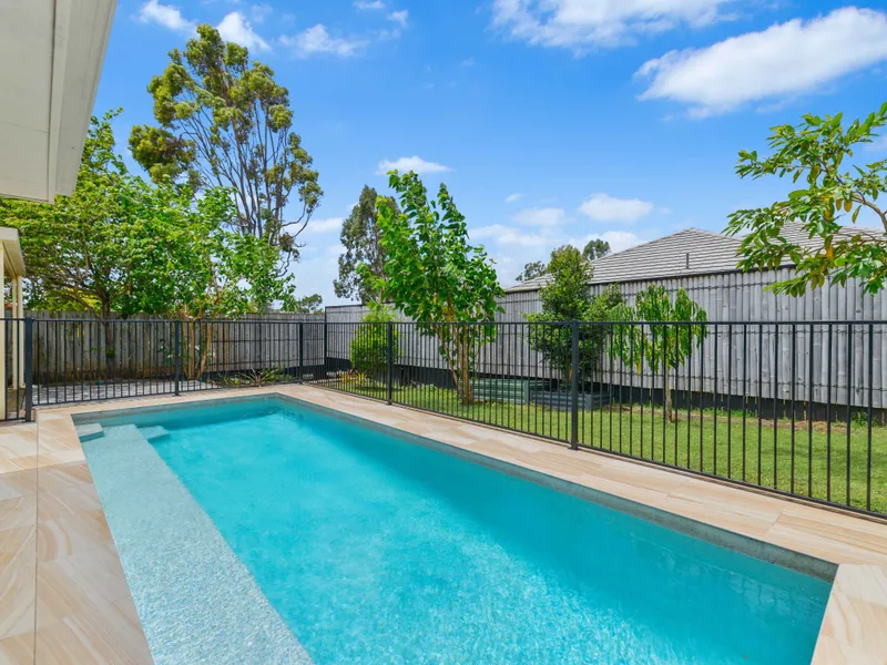 FAMILY HOME WITH POOL