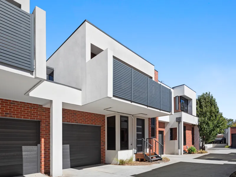 Low-Maintenance Living in Lifestyle Location