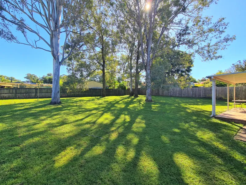 GREAT FAMILY HOME WITH LARGE BACKYARD!